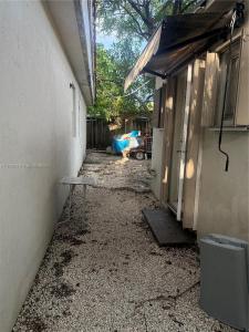 6761 SW 2nd St middle, Miami, Florida 33144, USA
