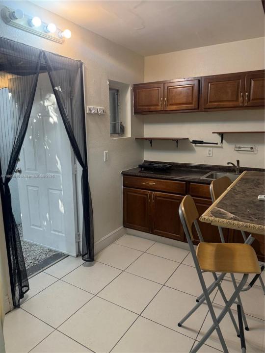 6761 SW 2nd St middle, Miami, フロリダ 33144, アメリカ合衆国