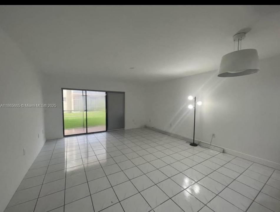 8415 SW 107th Ave 176W, Miami, Флорида 33173, Соединенные Штаты