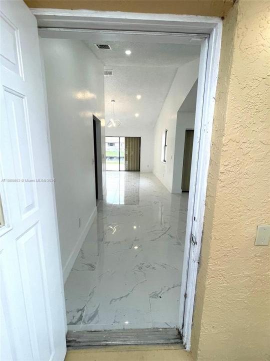 7941 NW 50th St, Lauderhill, Florida 33351