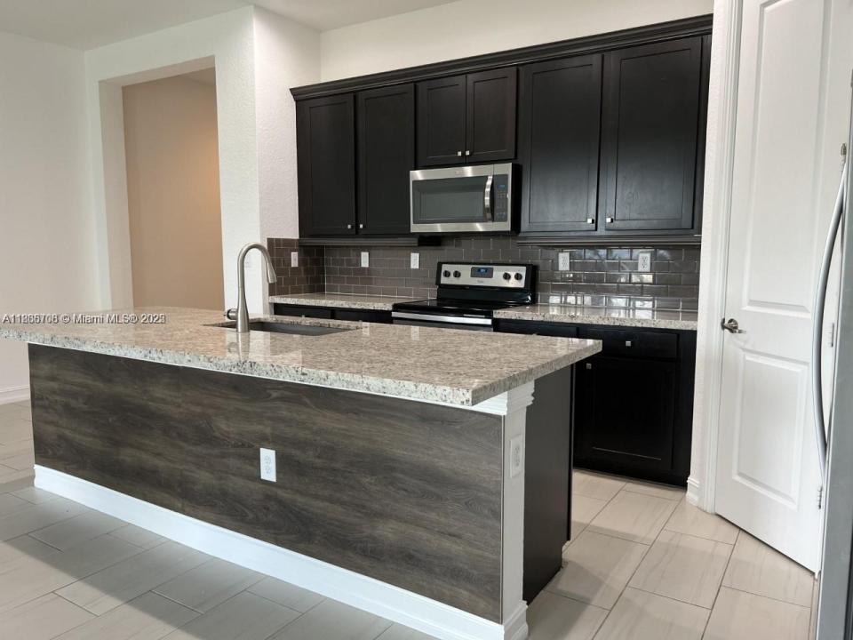 11539 SW 13th Dr 11539, Pembroke Pines, Florida 33025, Estados Unidos