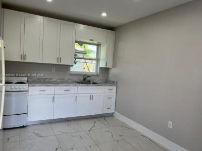 922 NW 2nd St 4, Miami, Florida 33128, USA