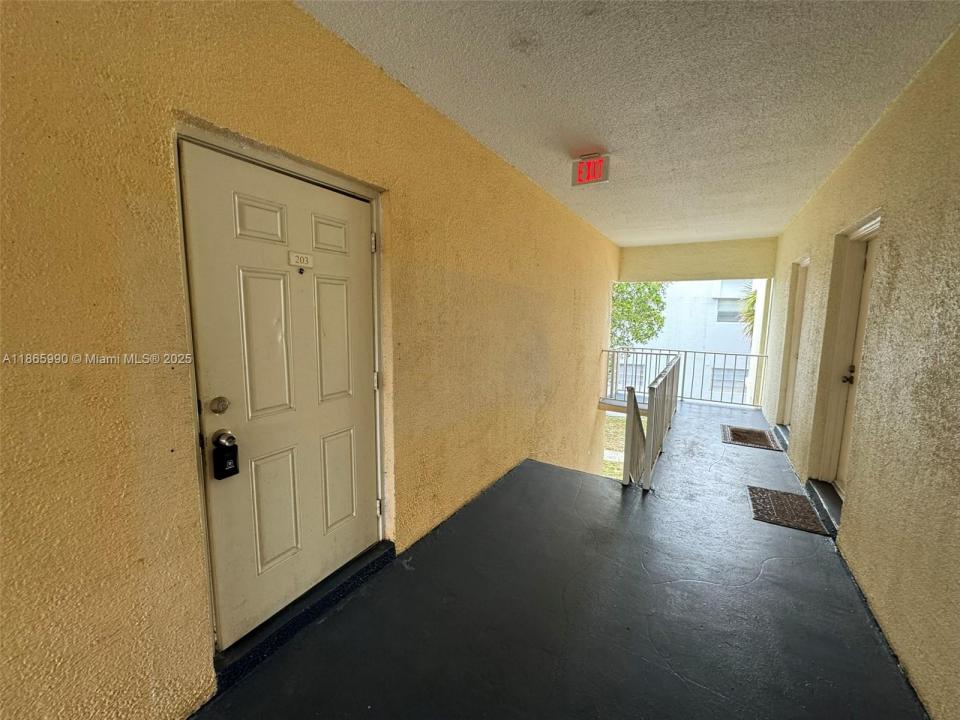 415 Executive Center Dr 203, West Palm Beach, فلوريدا 33401, الولايات المتحدة