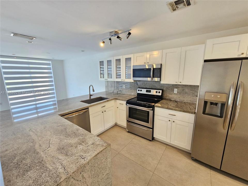 9944 Costa Del Sol Blvd B-90, Doral, Florida 33178