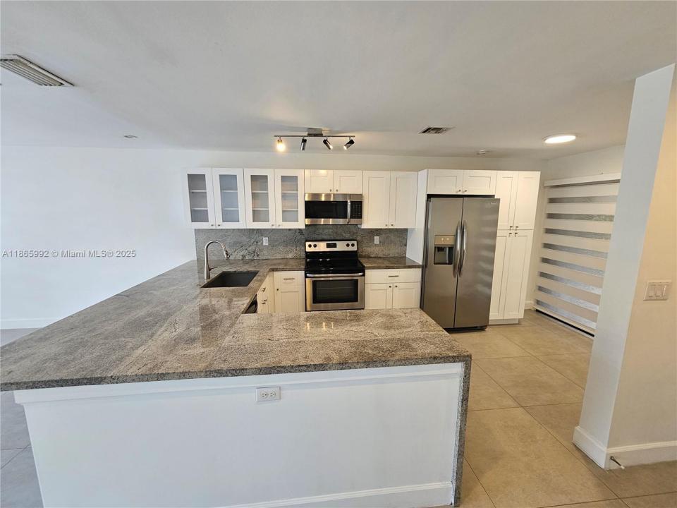 9944 Costa Del Sol Blvd B-90, Doral, Florida 33178
