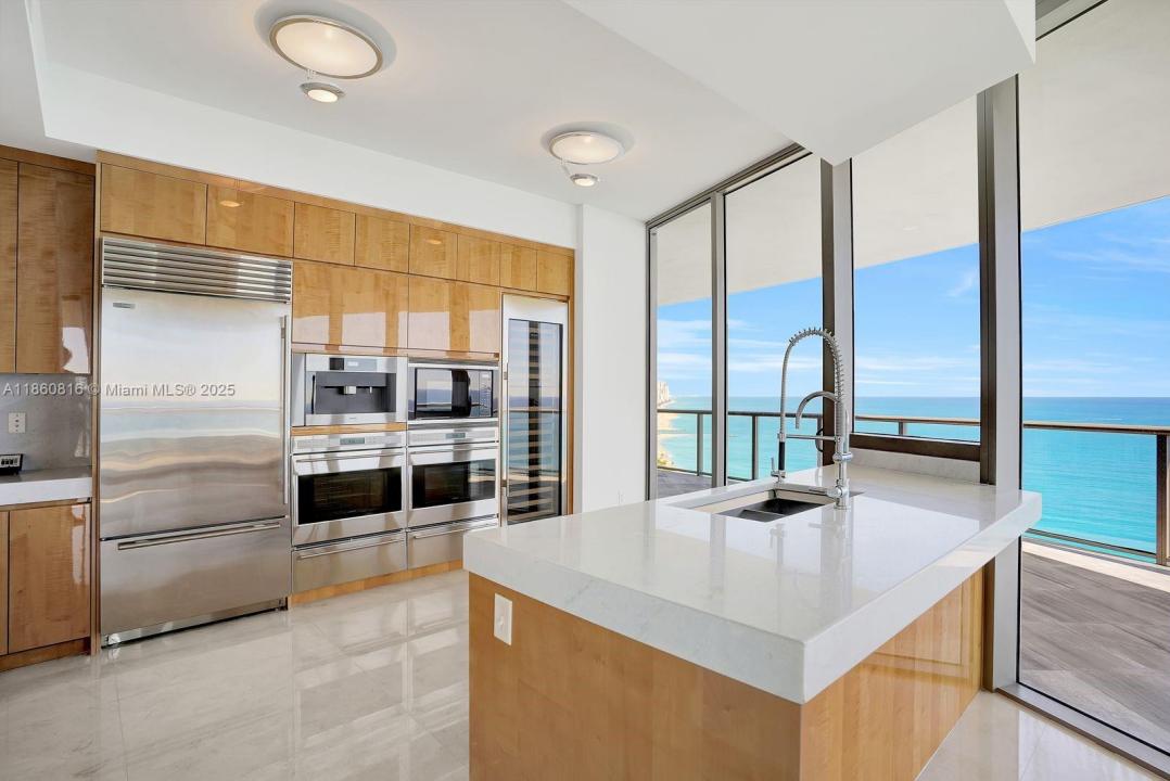 9703 Collins Ave 2500, Bal Harbour, Floryda 33154, USA