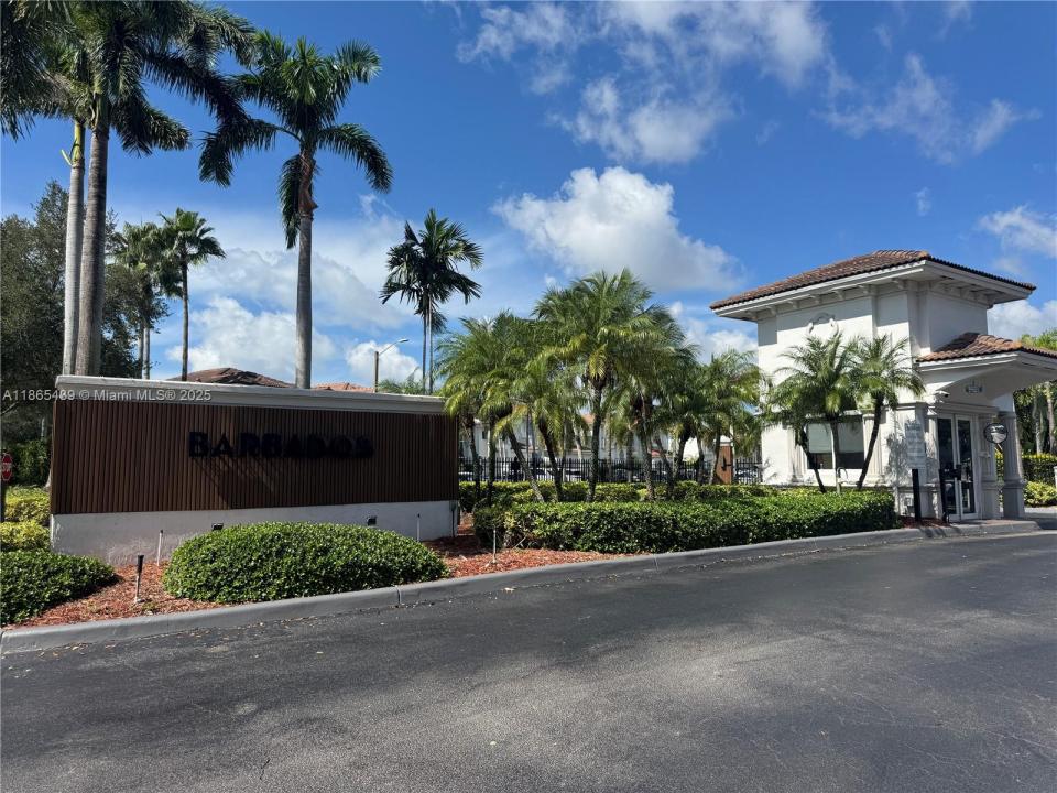 11482 NW 69th Ter, Doral, Florida 33178