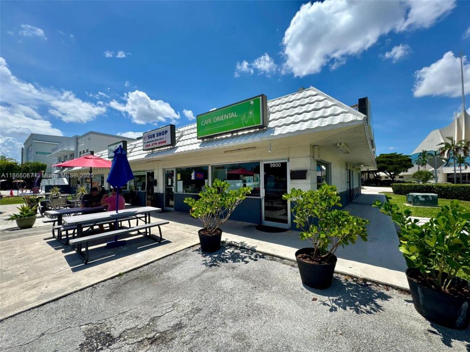 Asian Restaurant With Terrace For Sale Near Dadeland Mall, Kendall, Florida 33156, USA