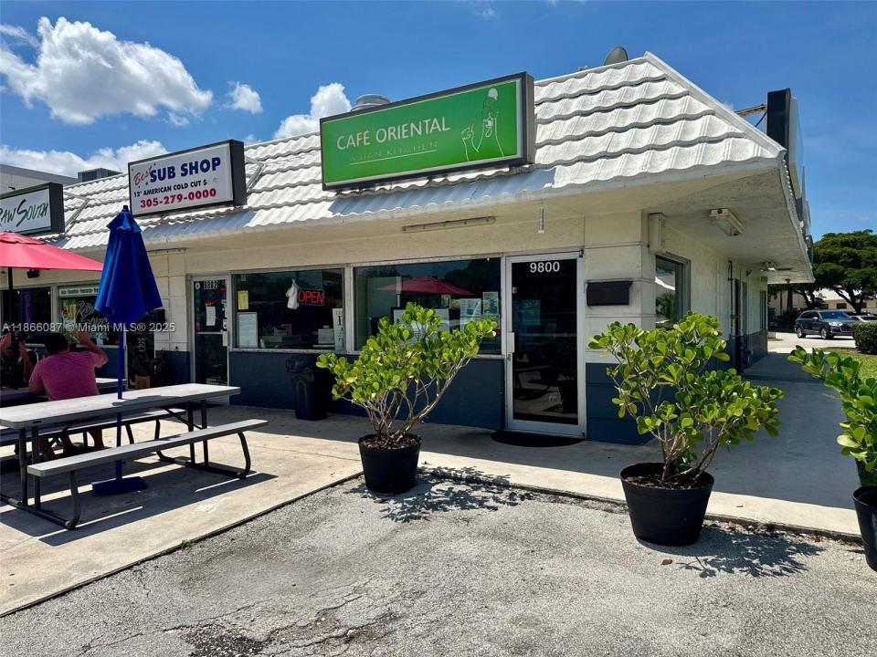 Asian Restaurant With Terrace For Sale Near Dadeland Mall, Kendall, Florida 33156, USA
