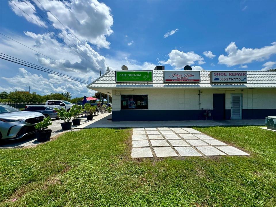 Asian Restaurant With Terrace For Sale Near Dadeland Mall, Kendall, Florida 33156, USA