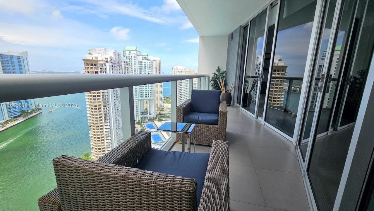 495 BRICKELL Ave 3308, Miami, Florida 33131, Stati Uniti