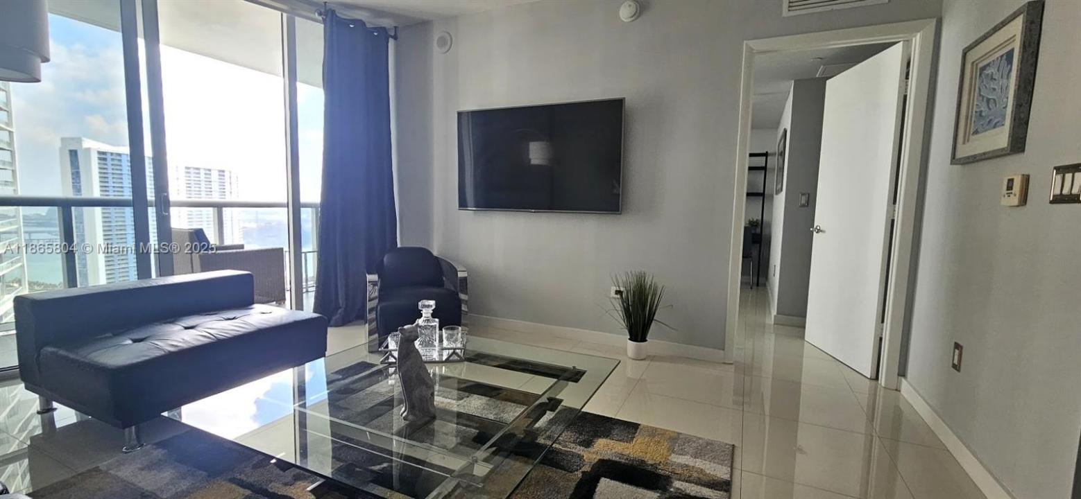495 BRICKELL Ave 3308, Miami, Florida 33131, Stati Uniti