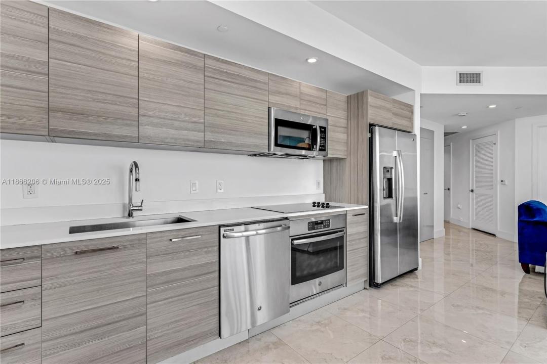 121 NE 34th St 3116, Miami, Florida 33137