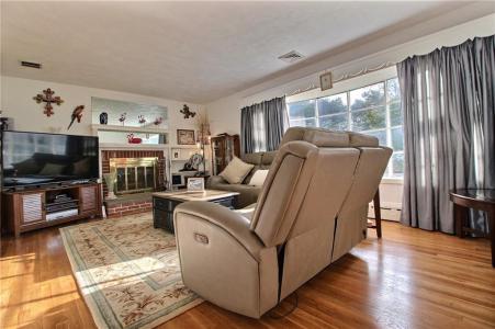 7 Nichols Lane, Westerly, Rhode Island 02891, USA