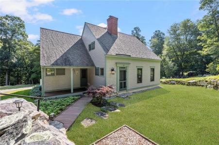 184 Field Stone Lane, Tiverton, RI 02878, USA