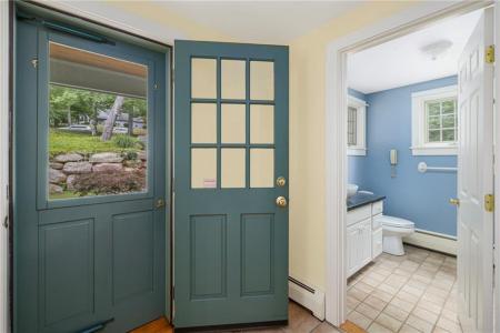 184 Field Stone Lane, Tiverton, Rhode Island 02878, USA