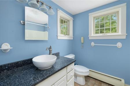 184 Field Stone Lane, Tiverton, Rhode Island 02878, USA