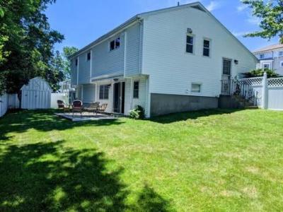 5 Restmere Terrace, Middletown, Rhode Island 02842, USA