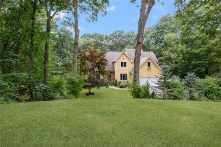 5 Woodmansee Court, Richmond, Rhode Island 02892