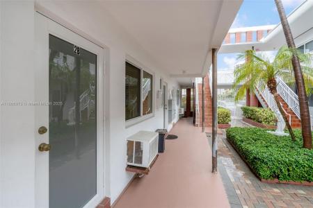 7424 Byron Ave 2B, Miami Beach, Florida 33141, USA