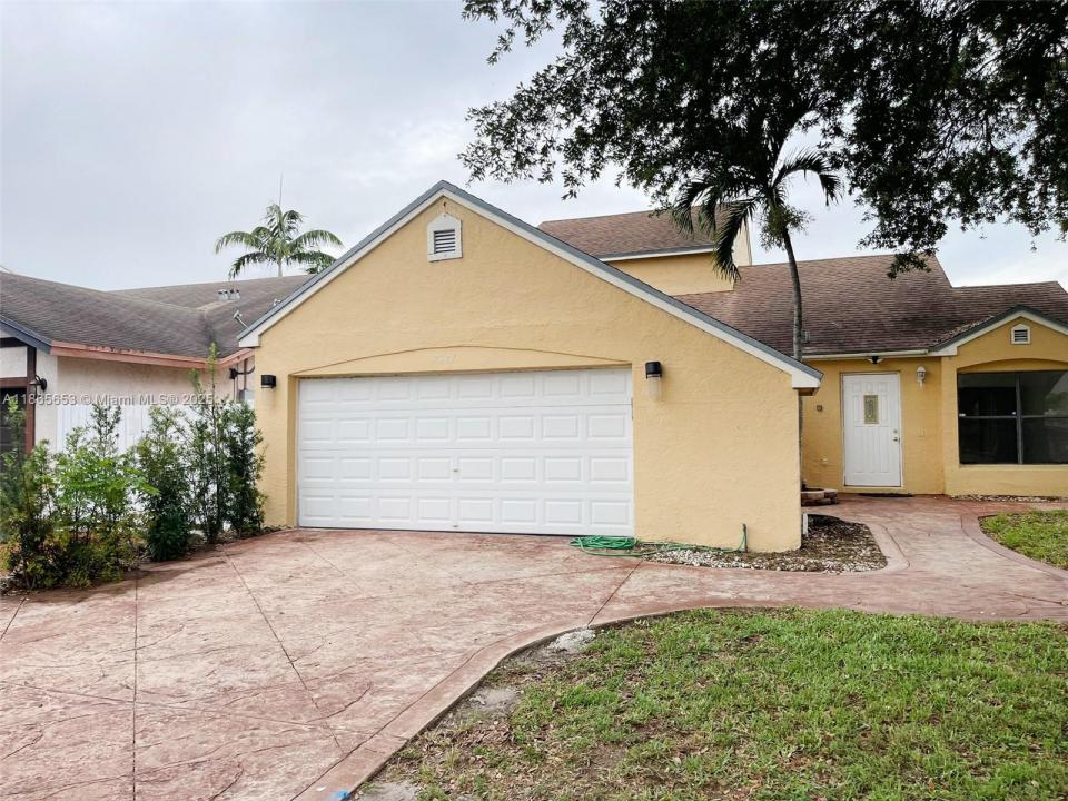 7941 NW 50th St, Lauderhill, Florida 33351