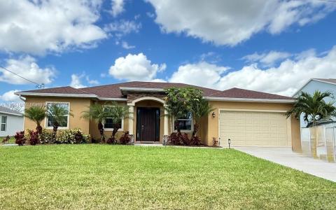 6215 NW West Deville Circle, Port St. Lucie, Florida 34986, USA