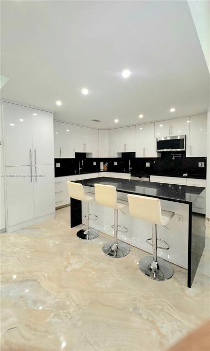 620 Briarwood Cir, Hollywood, Florida 33024