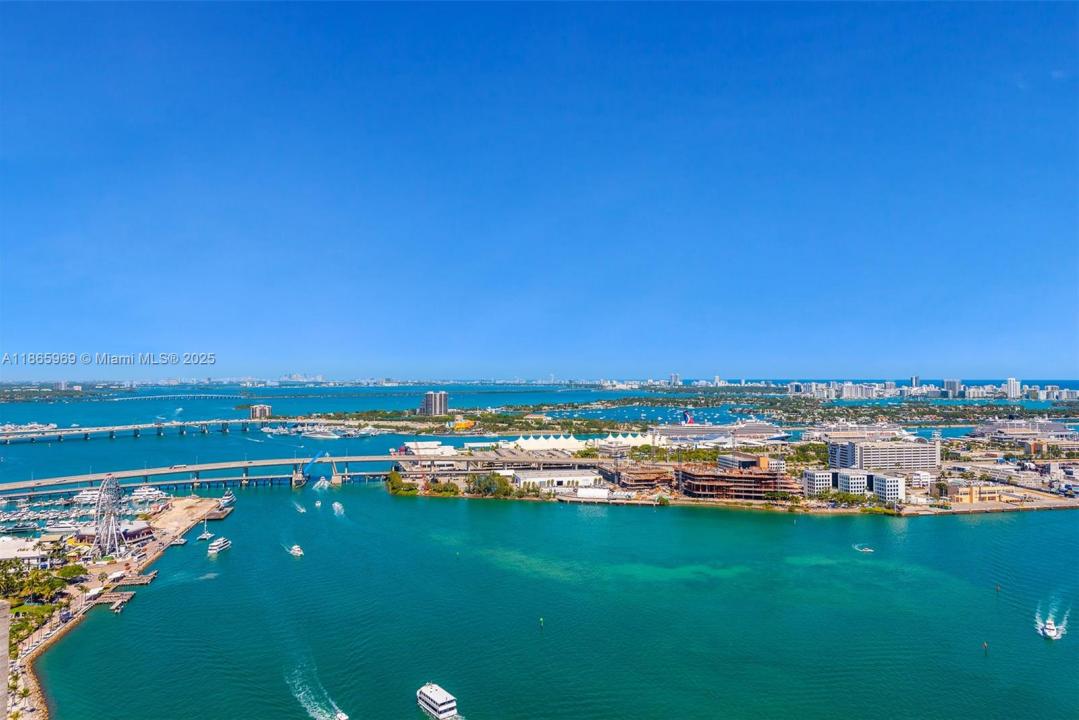 335 S Biscayne Blvd UPH-10, Miami, フロリダ 33131, アメリカ合衆国