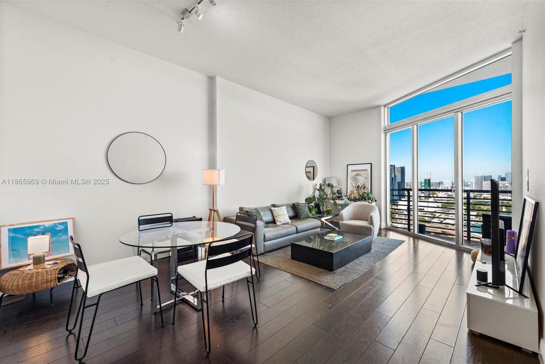 335 S Biscayne Blvd UPH-10, Miami, フロリダ 33131, アメリカ合衆国