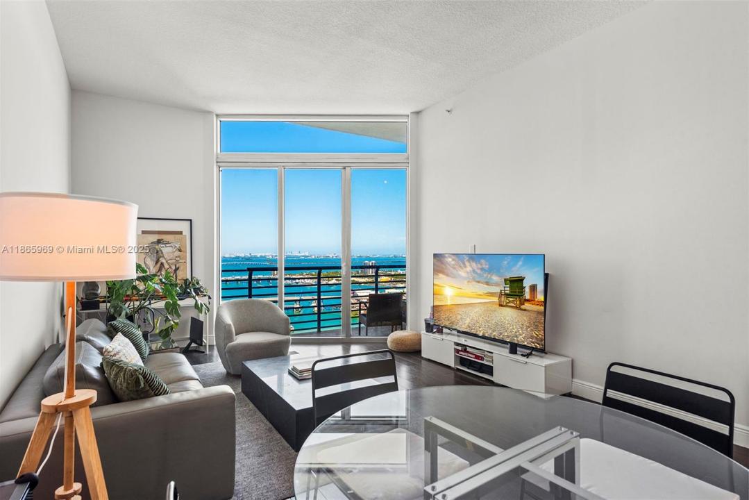 335 S Biscayne Blvd UPH-10, Miami, フロリダ 33131, アメリカ合衆国
