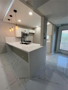 5102 NW 36th St 605, Lauderdale Lakes, Florida 33319, USA