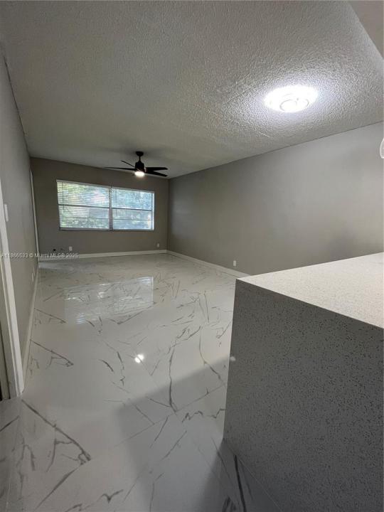5102 NW 36th St 605, Lauderdale Lakes, Florida 33319