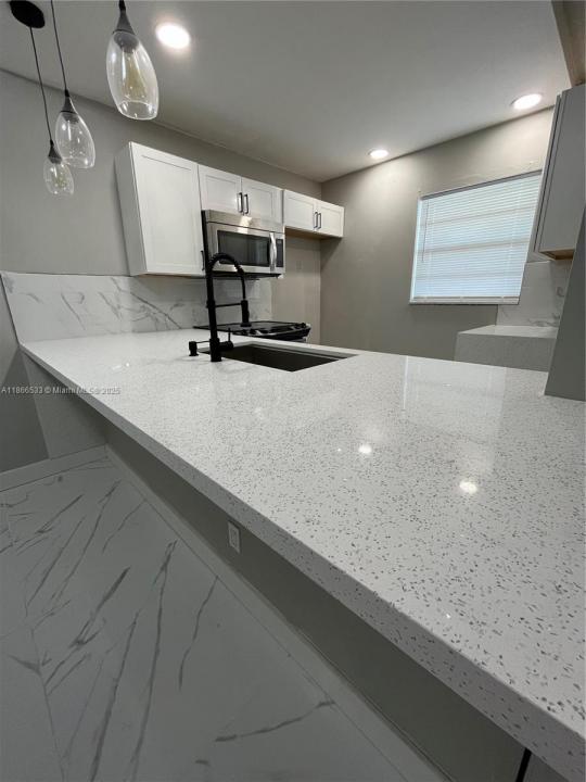 5102 NW 36th St 605, Lauderdale Lakes, Florida 33319
