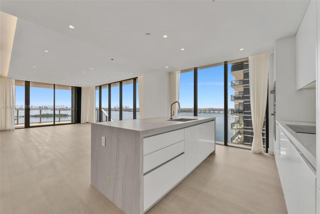 700 NE 24th st 1207, Miami, فلوريدا 33137, الولايات المتحدة