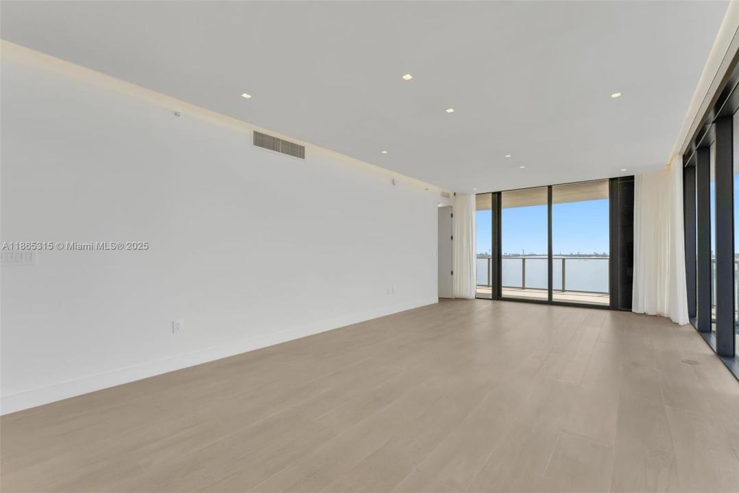 700 NE 24th st 1207, Miami, فلوريدا 33137, الولايات المتحدة