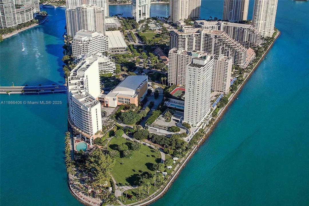 520 Brickell Key Dr, Miami, Florida 33131