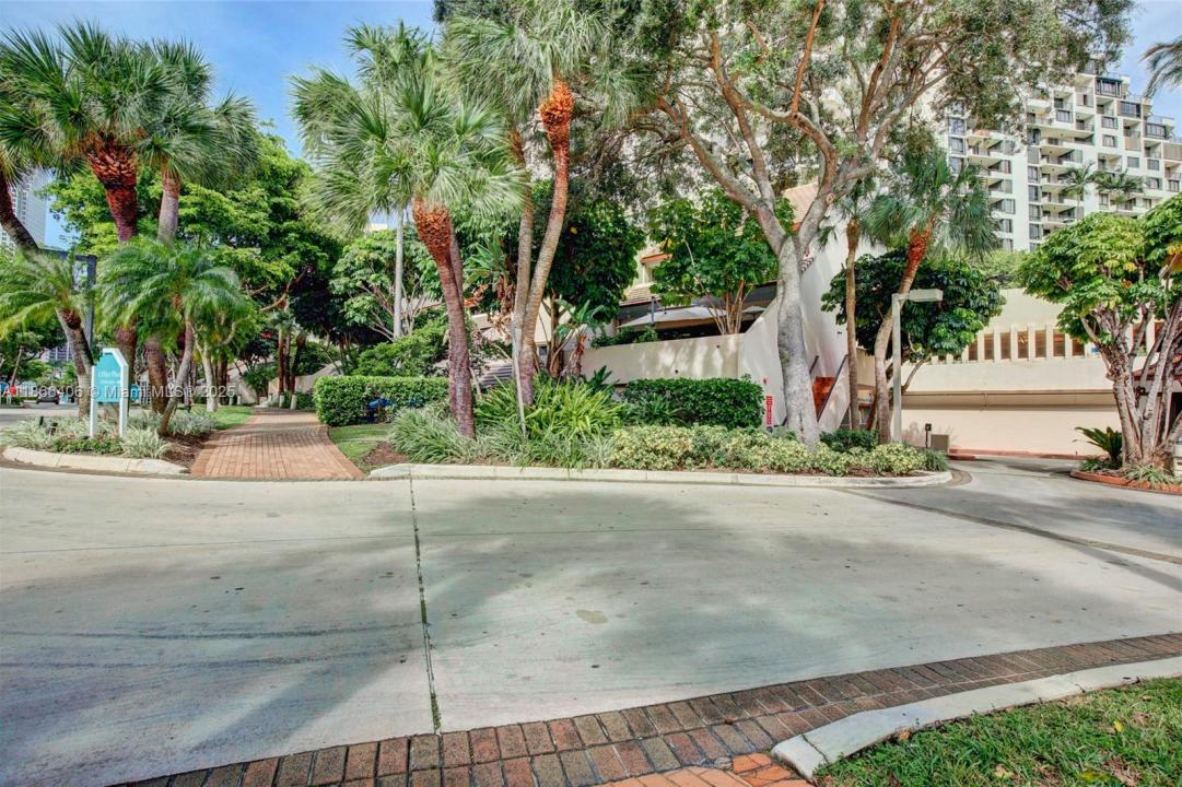 520 Brickell Key Dr, Miami, Florida 33131