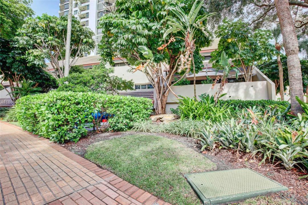 520 Brickell Key Dr, Miami, Florida 33131