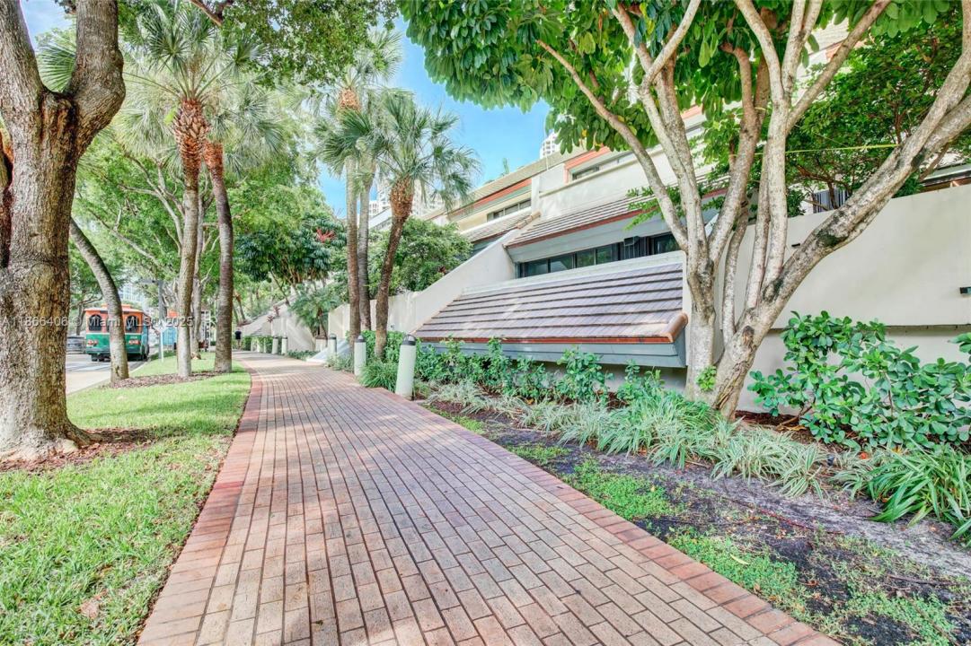 520 Brickell Key Dr, Miami, Florida 33131