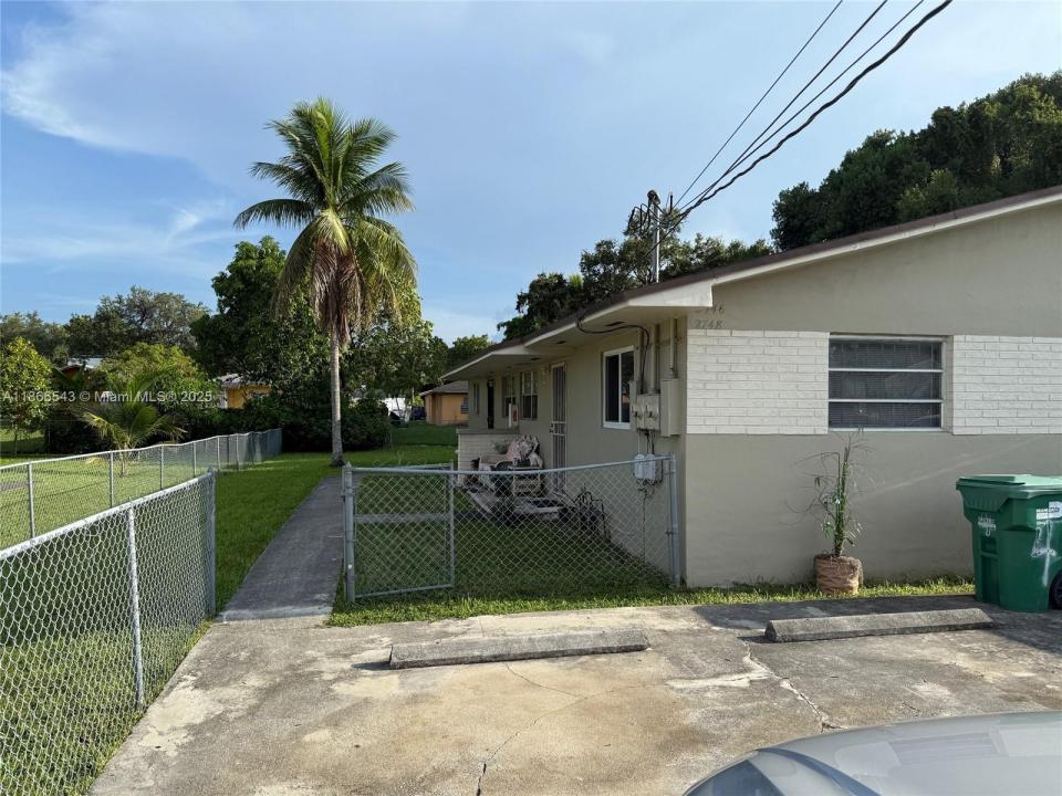 2742 NW 49th St 2746, Miami, Florida 33142, Stati Uniti
