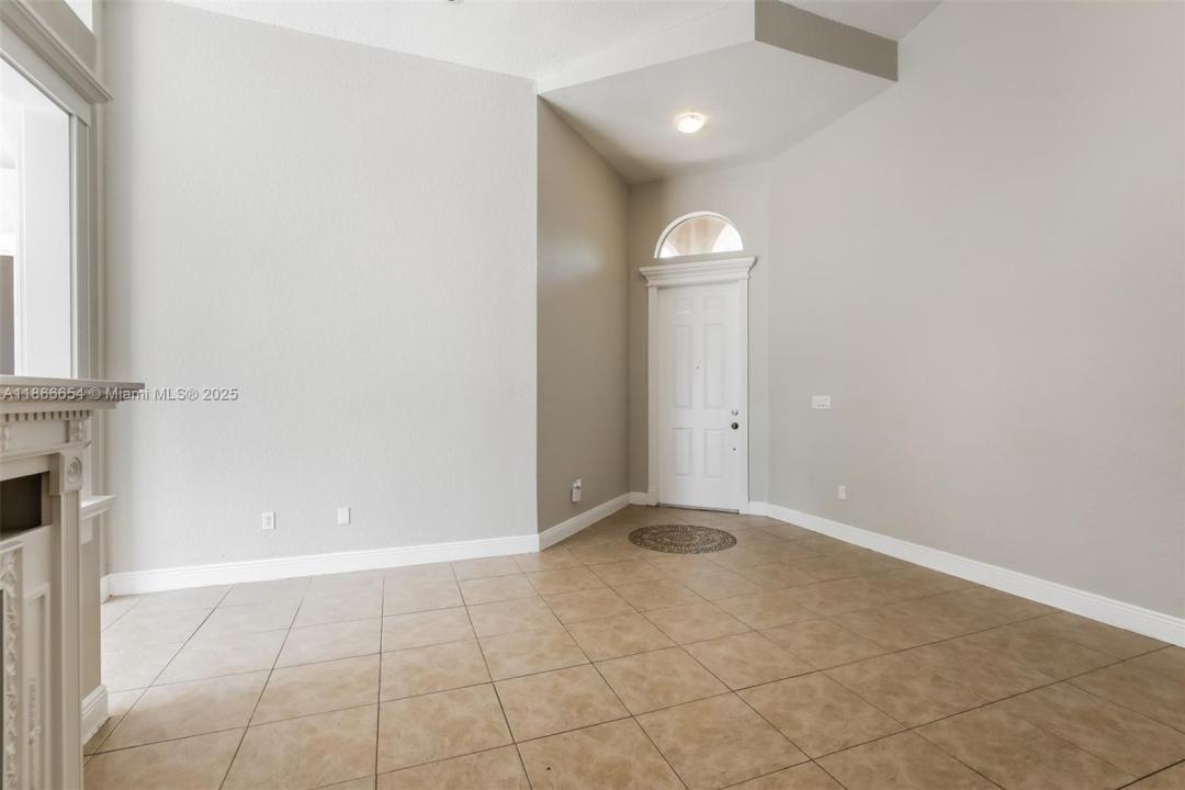 1695 NE 37th Pl, Homestead, Florida 33033, Amerika Birleşik Devletleri