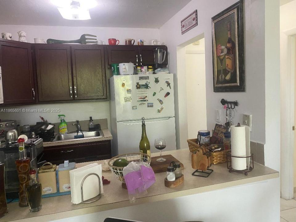 1990 Marseille Dr 201, Miami Beach, Florida 33141, HOA KỲ
