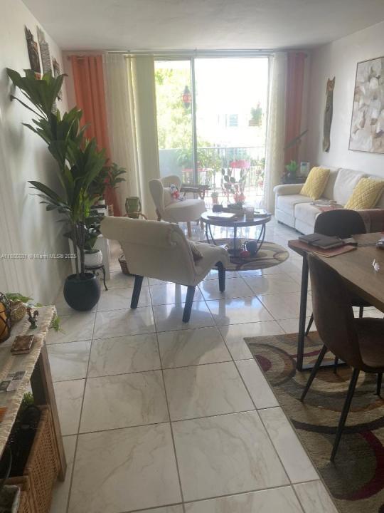 1990 Marseille Dr 201, Miami Beach, Florida 33141, HOA KỲ