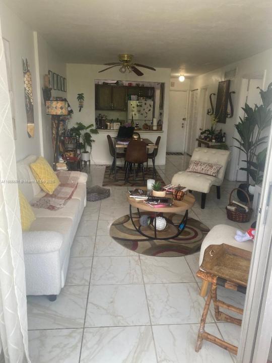1990 Marseille Dr 201, Miami Beach, Florida 33141, HOA KỲ