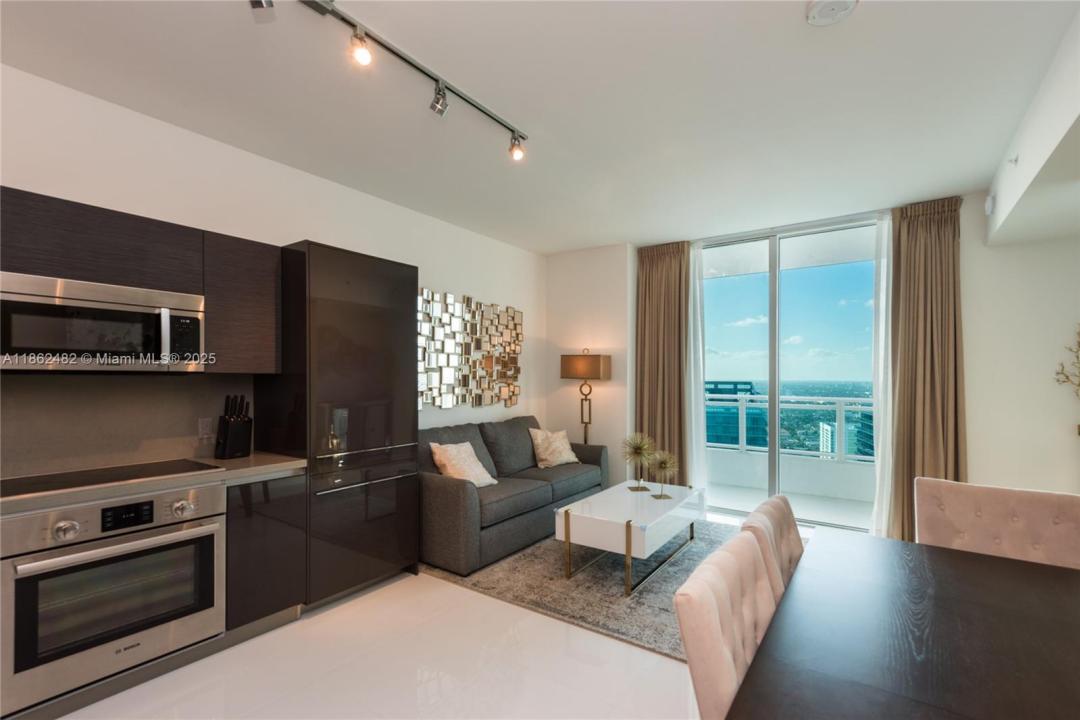 1080 Brickell Ave 4105, Miami, Флорида 33131, Соединенные Штаты