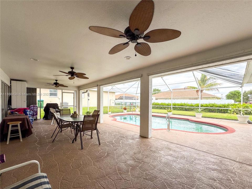 1403 SE 8th Pl, Cape Coral, فلوريدا 33990, الولايات المتحدة