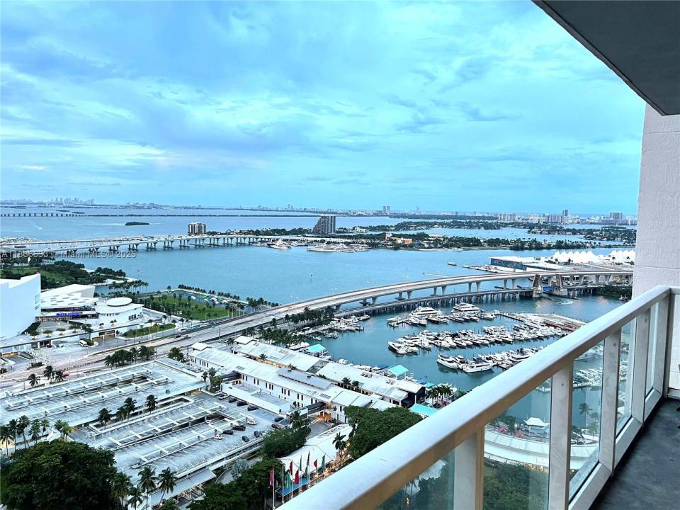 244 Biscayne Blvd 3404, Miami, Florida 33132, USA