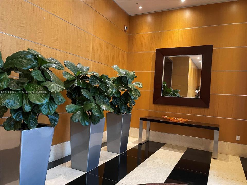244 Biscayne Blvd 3404, Miami, Florida 33132, USA