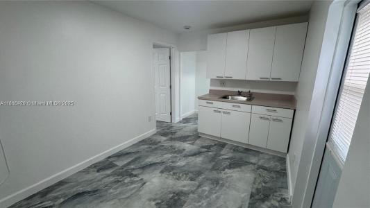 2731 NW 100th St C, Miami, Florida 33147, USA