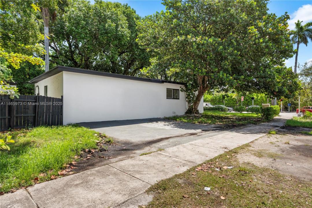 1001 NE 82nd St, Miami, Florida 33138